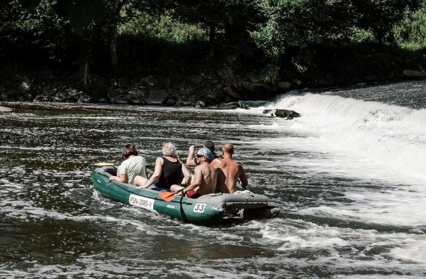 Bootsfahrt mit Erlebnis-Partyspaß für Freunde, Familie & Teams